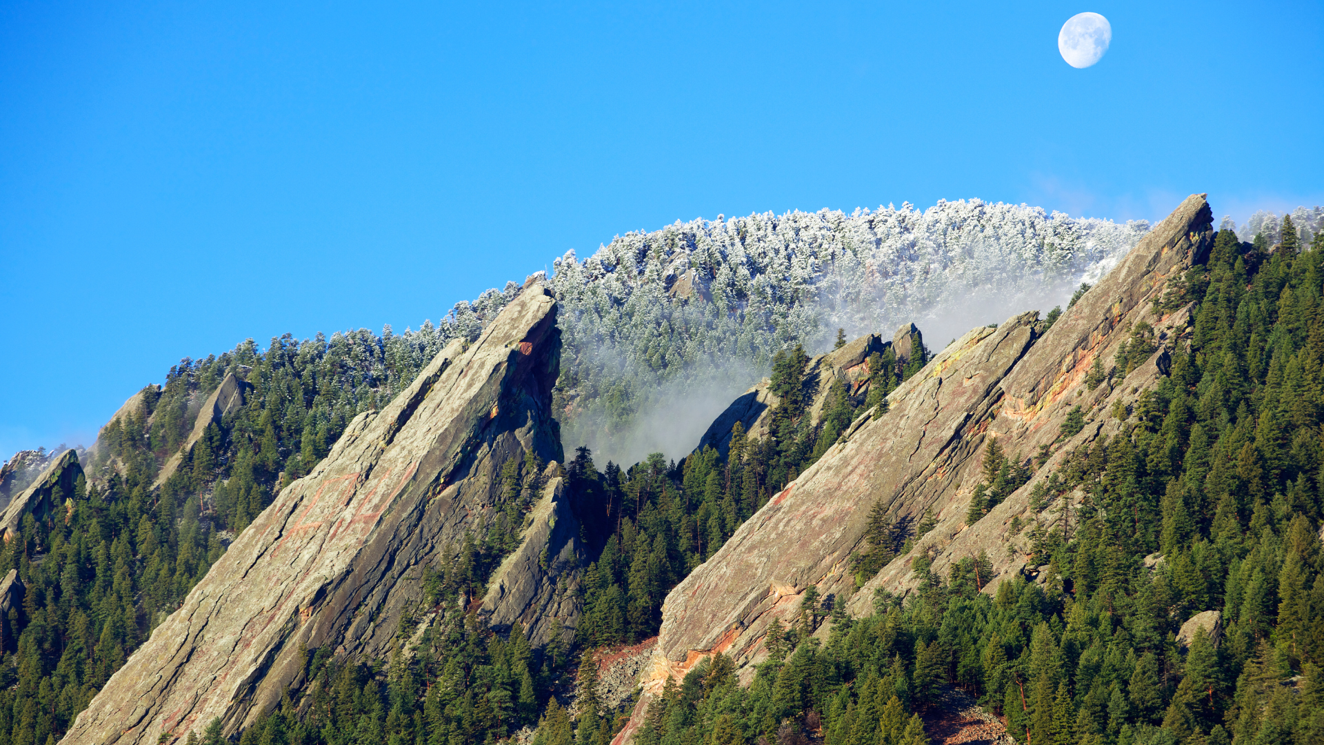 Scenic view of the Boulder Flatirons in Colorado, featuring iconic rock formations and natural beauty.